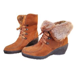 Isotoner Vanessa Brown Suede Lace Up Faux Fur Lined Wedge Booties Size 7.5